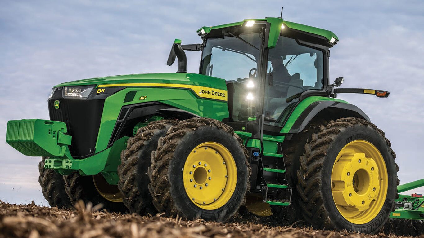 John Deere 8R 410 with Double Tyres